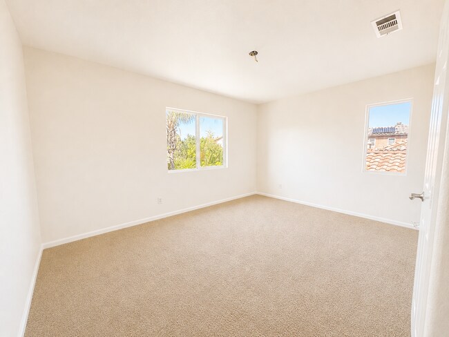 Building Photo - Spacious 5 (or 6) Bedroom House with attached ADU in Winchester for Rent