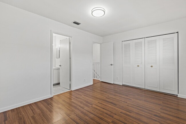 Building Photo - 814 Hill Dr