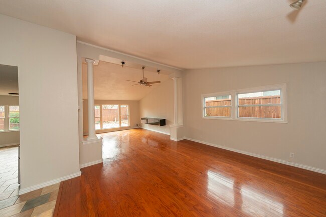 Building Photo - 821 Fontana Ave