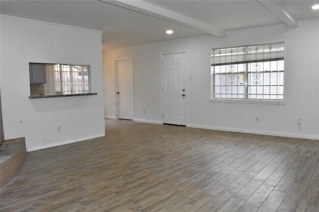 Building Photo - 10427 Huntington Wood Dr