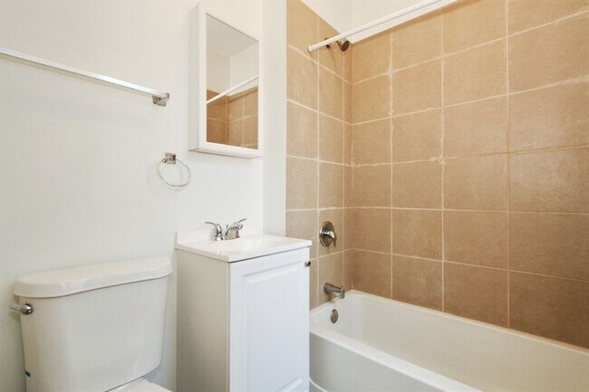 Building Photo - 7956 S Burnham