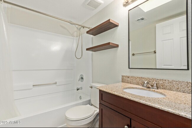 Building Photo - 1424 N Dorsey Ln