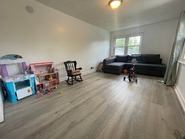 Building Photo - 39 Mabel St