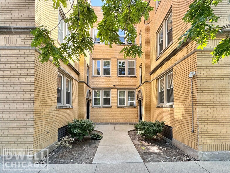 Building Photo - 3500 W Fullerton Ave