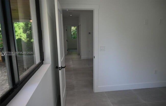 Building Photo - 14 Coral Dr