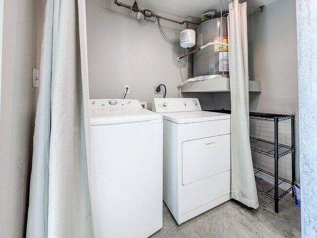 Building Photo - 2000 Bagby St