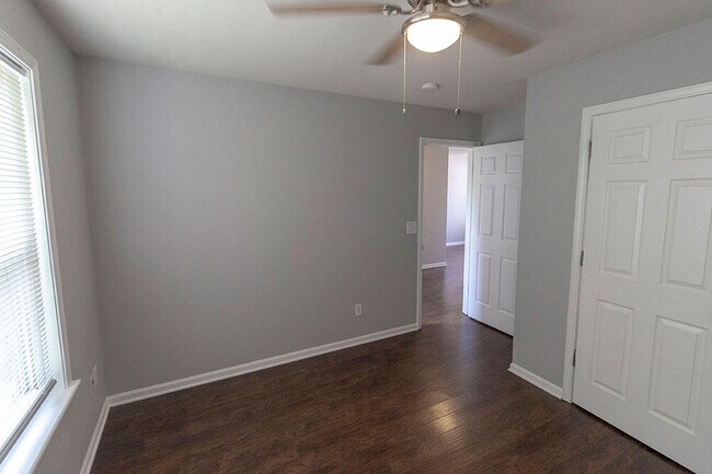 Building Photo - 1945 Center St