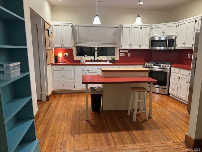 Building Photo - 116 Castle Heights Ave