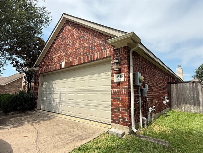 Building Photo - 11530 Columbia Pines Ln