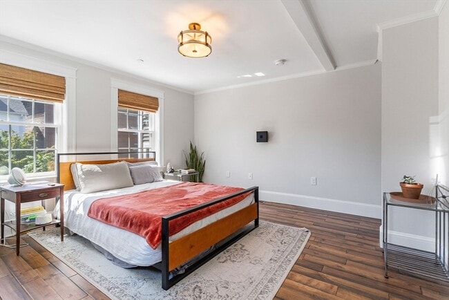 Building Photo - 8 Osborne St