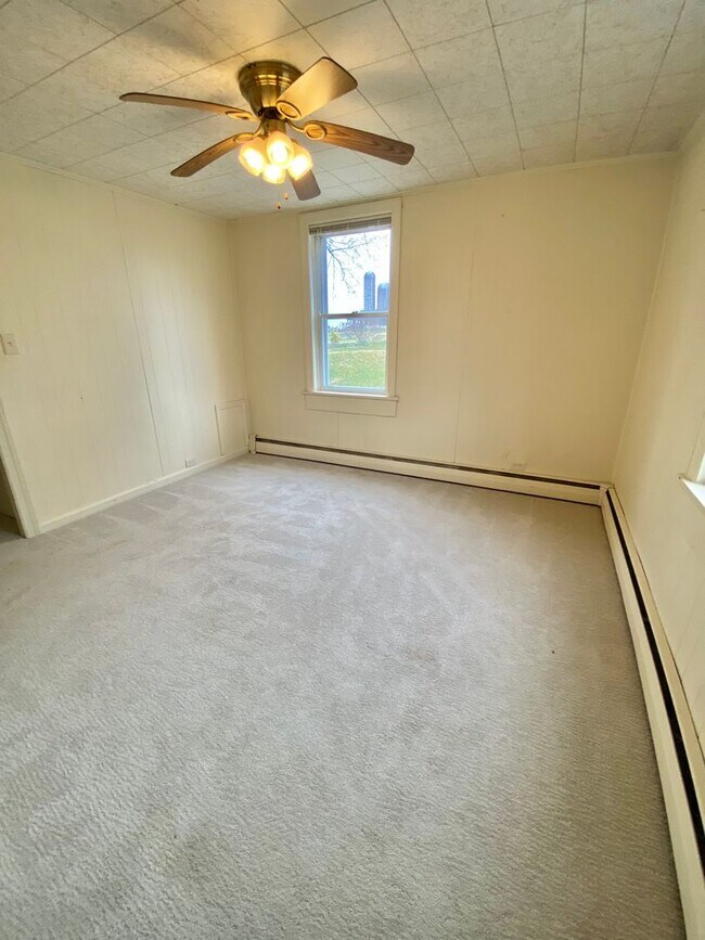 Building Photo - Peaceful Country Living - 4 BR / 3BA