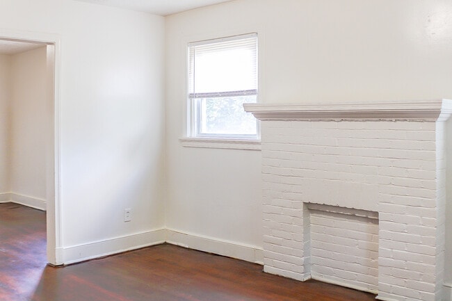 Building Photo - 1407 Chambers St