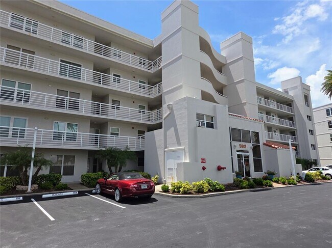 Building Photo - 5801 Bahia Del Mar Cir N