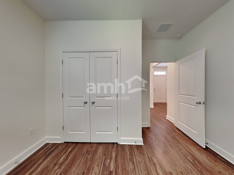 Building Photo - 484 Banyan Frst Dr