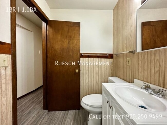 Building Photo - Recently Renovated 1 Bedroom 1 Bath Upper ...