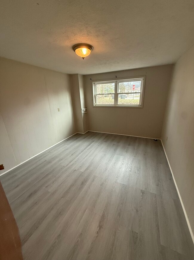 Building Photo - 1815 Tennyson Dr