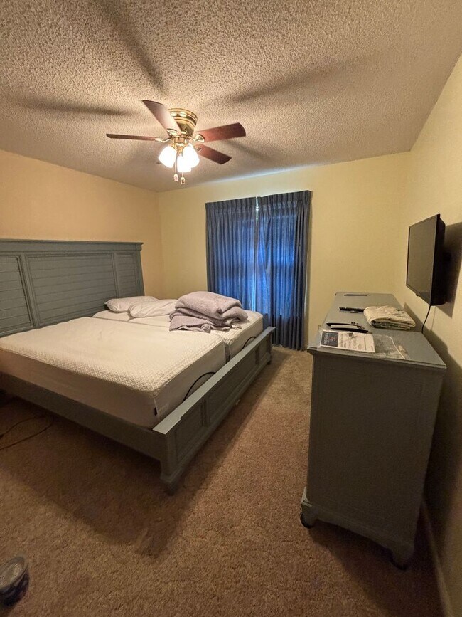 Building Photo - FURNISHED SUMMER RENTAL