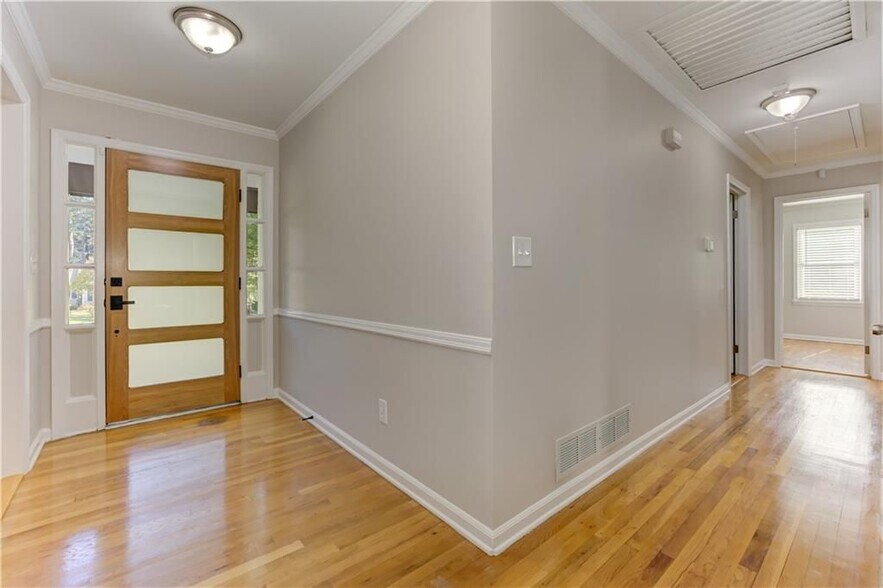 Building Photo - 1837 Chancery Ln