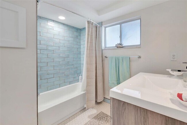 Building Photo - 3755 S School Ave