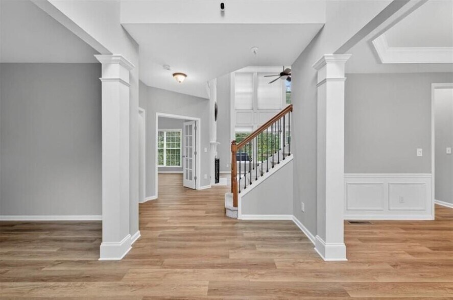 Building Photo - 740 Mayfair Ct