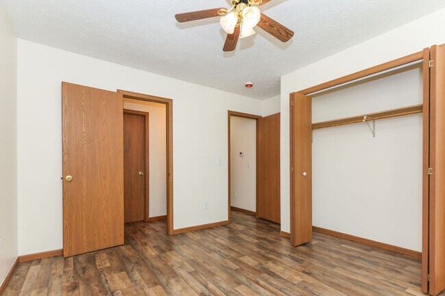Building Photo - Check out this 3 bed 1.5 bath single family home in Springfield!