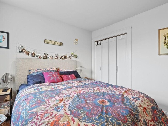 Building Photo - Amazing 3 bed 1 bath in the South End.... Sept 1st move in