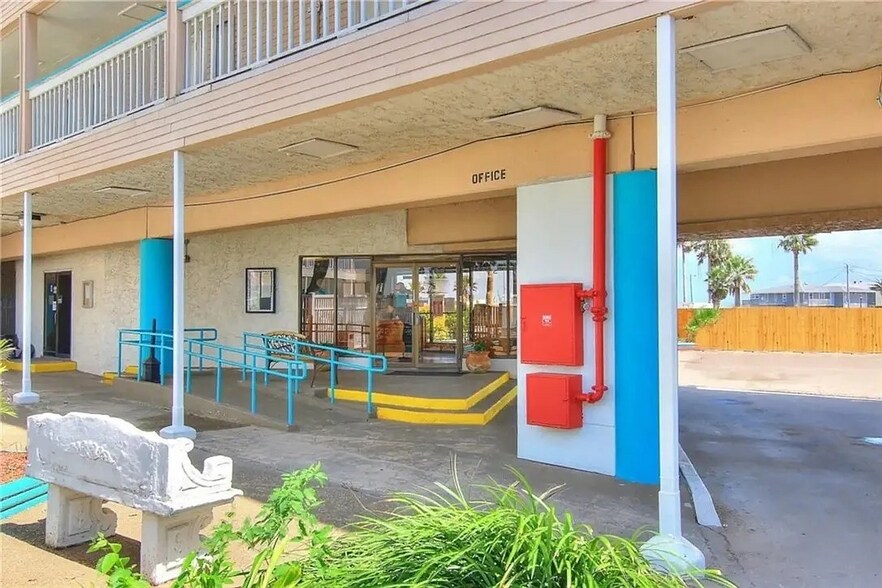 Building Photo - 3938 Surfside Blvd
