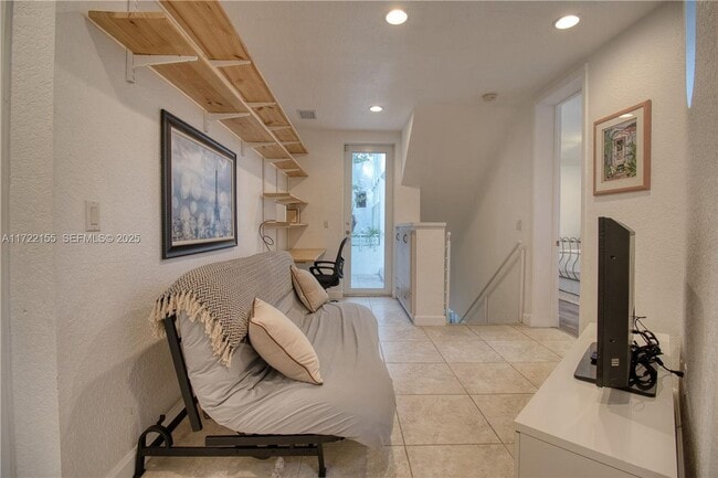 Building Photo - 2200 Lincoln Ave