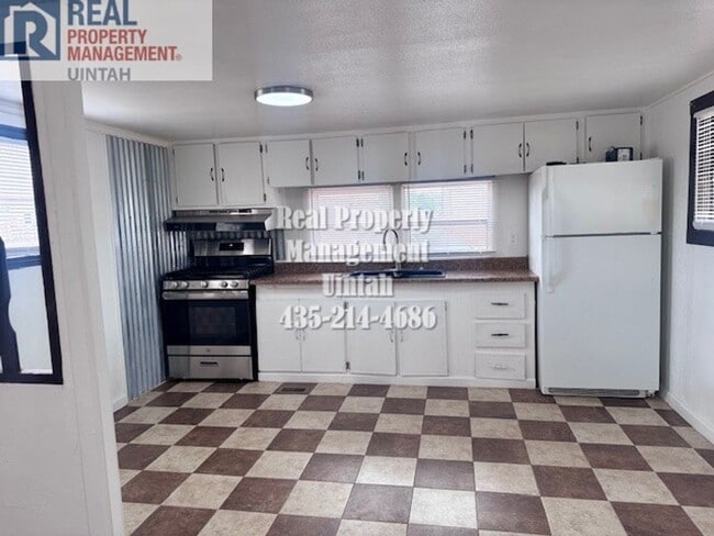 Building Photo - Cute 2 Bedroom, 1 Bathroom Trailer Home. S...