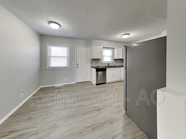 Building Photo - 16500 E 33 St S