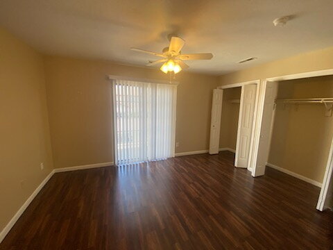 Building Photo - "Charming 2-Bed, 1.5 bath Townhouse Retreat in Saint George