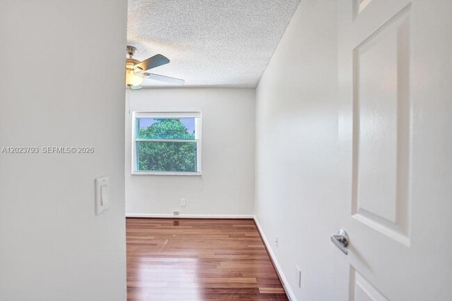 Building Photo - 21461 Sawmill Ct