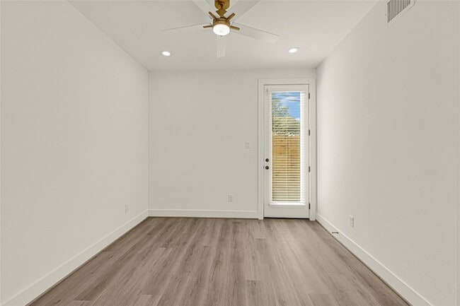 Building Photo - 409 Alvia Run Ln