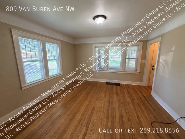 Building Photo - 809 Van Buren Ave NW