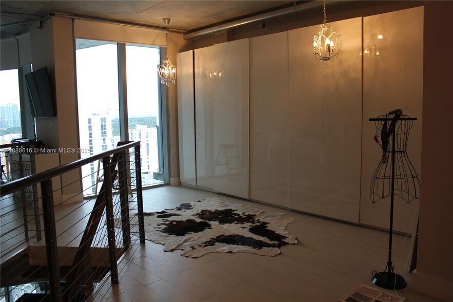 Building Photo - 690 SW 1st Ct