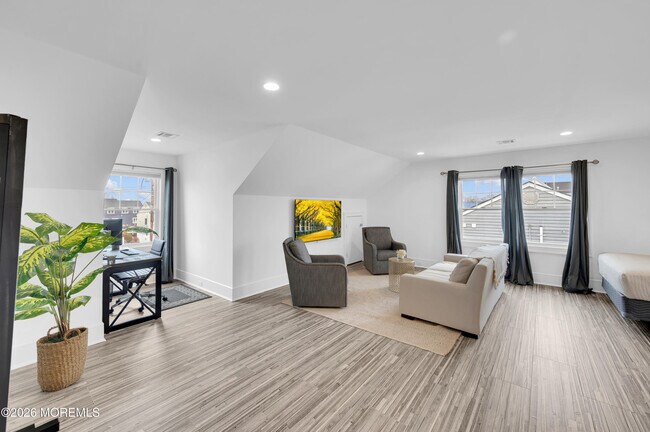 Building Photo - 18 Culebra Ave