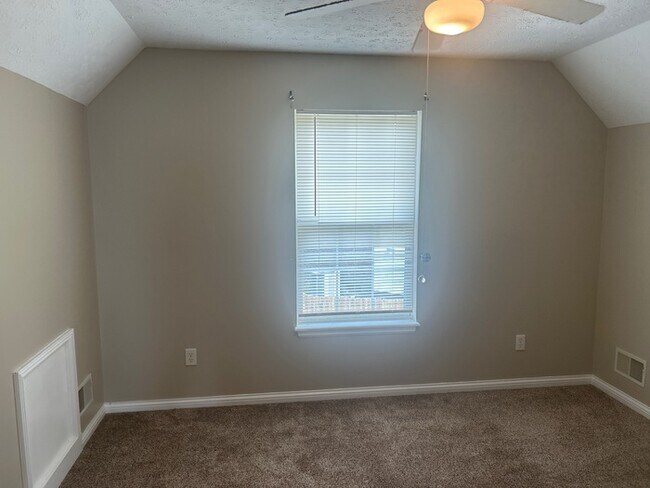 Building Photo - Welcome to 4 Bedroom and 3.5 Bath Home In ...