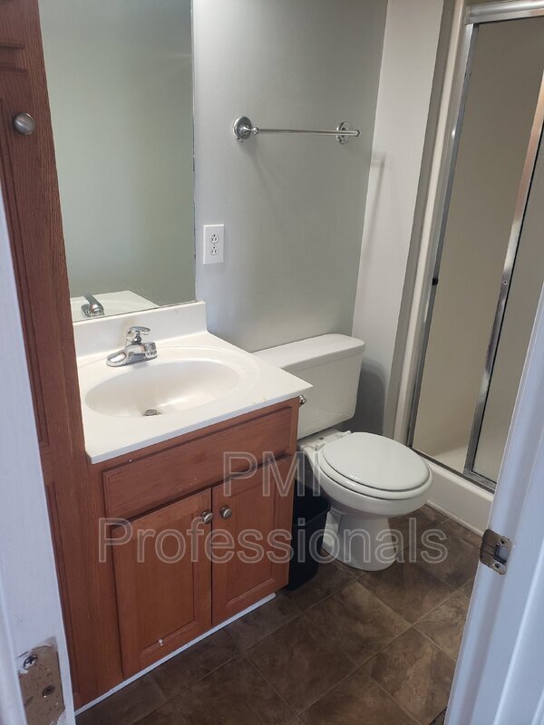 Building Photo - 1444 Benley St