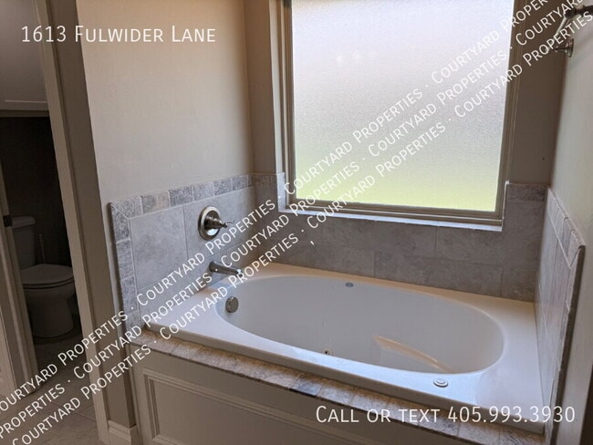 Building Photo - 1613 Fulwider Ln