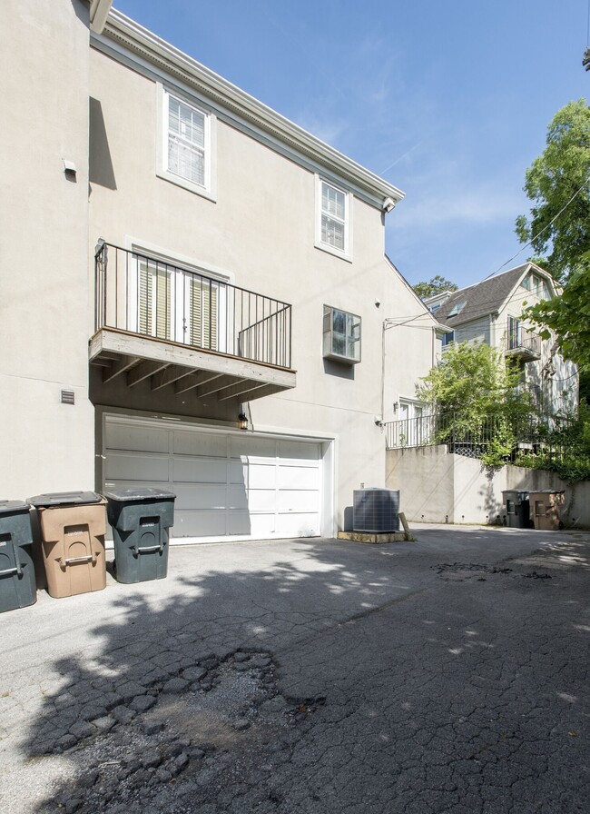 Building Photo - 107 St Charles Pl