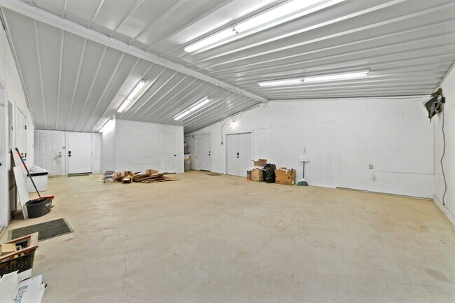 Building Photo - Large Country Home on Acreage with Access to Fishing