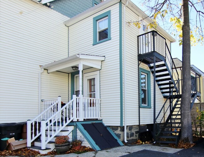 Building Photo - 11 Dolsen Pl