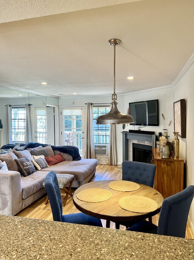 Spacious Open Floor Plan - 3985 Hortensia St