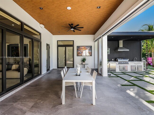 Building Photo - 250 NW 129th Ave