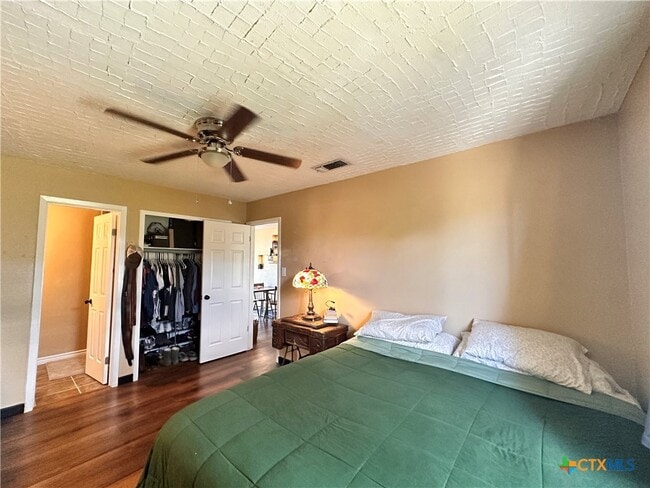 Building Photo - 421 Broadway St