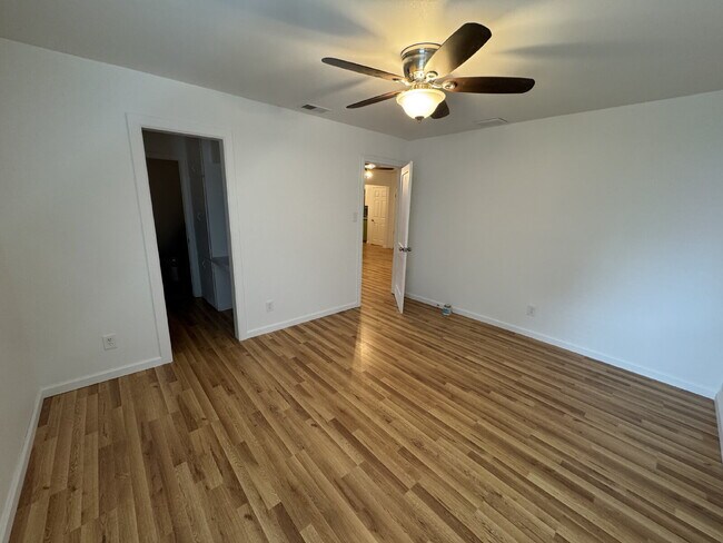 Building Photo - 2318 Fenwick Dr