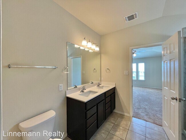Building Photo - 4 br, 2.5 bath House - 3311 Lorne Drive