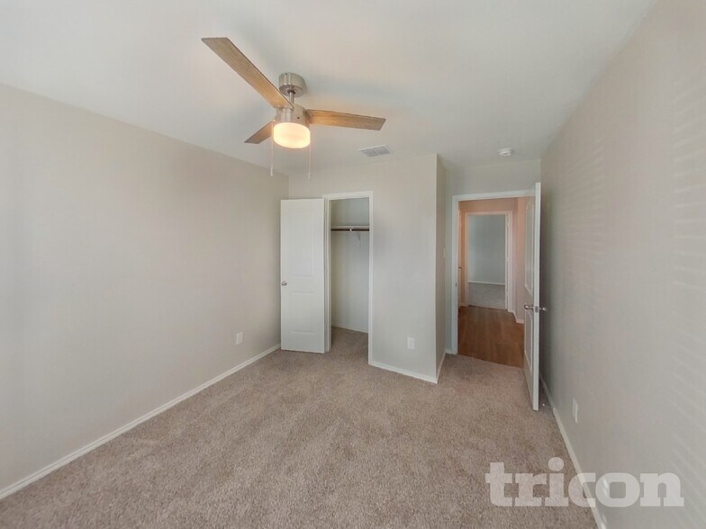 Building Photo - 746 Bayonet St