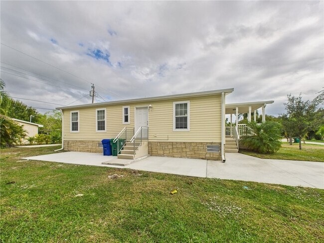 Building Photo - 310 Pineapple St