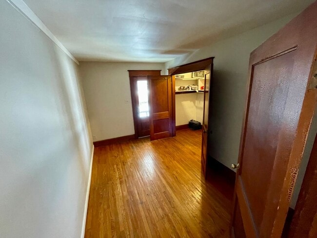 Building Photo - 1501 S Spring St